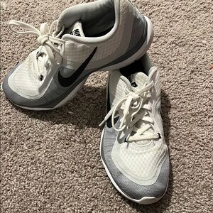 Nike training flex TR-6 White and Gray Sneakers size 8